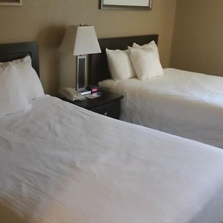Stonebridge Hotel Fort Mcmurray Oda fotoğraf