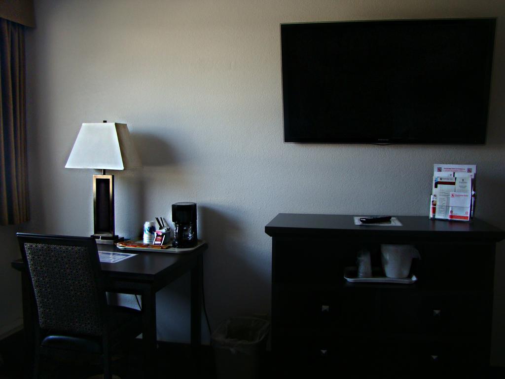 Stonebridge Hotel Fort Mcmurray Oda fotoğraf